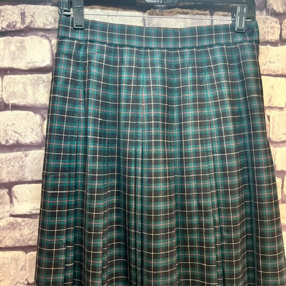 Viyella Vintage Navy, Green & Red Plaid Wool Pleated Skirt Size 12 - Picture 2 of 9